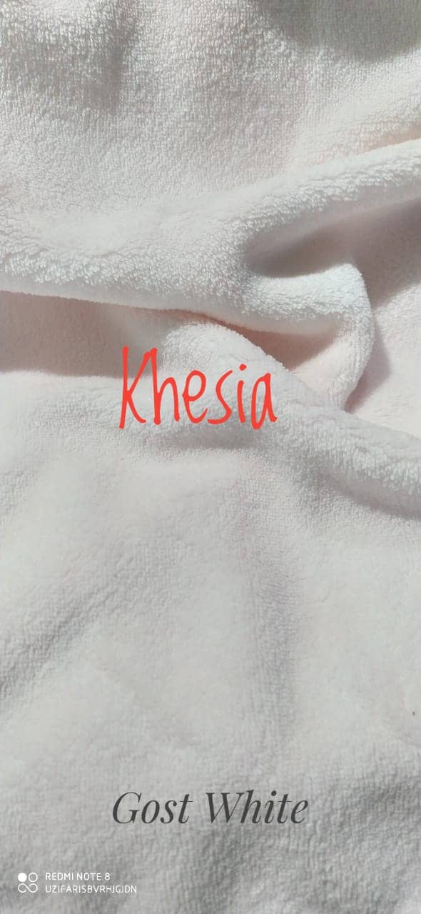 selimut khesia ghost white